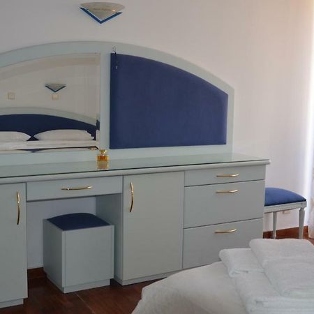 Perfect Beachfront Apartment Атина Екстериор снимка