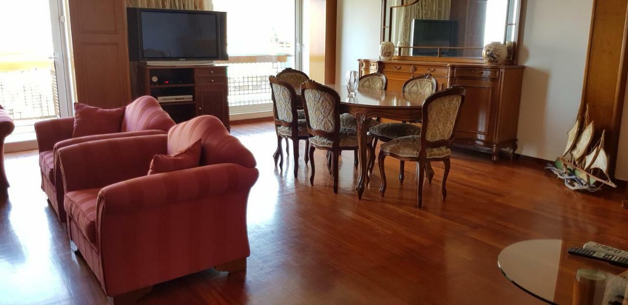 Perfect Beachfront Apartment Атина Екстериор снимка