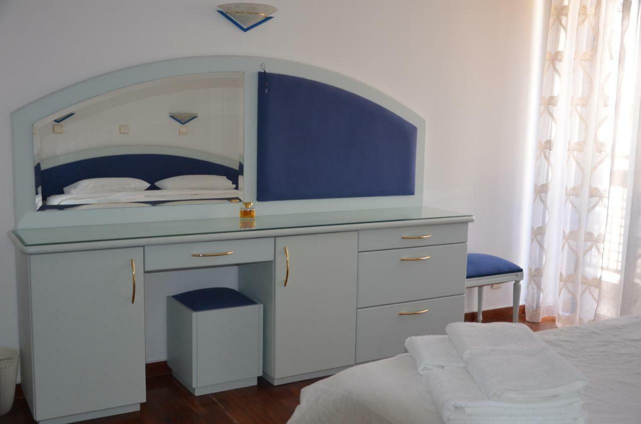 Perfect Beachfront Apartment Атина Екстериор снимка