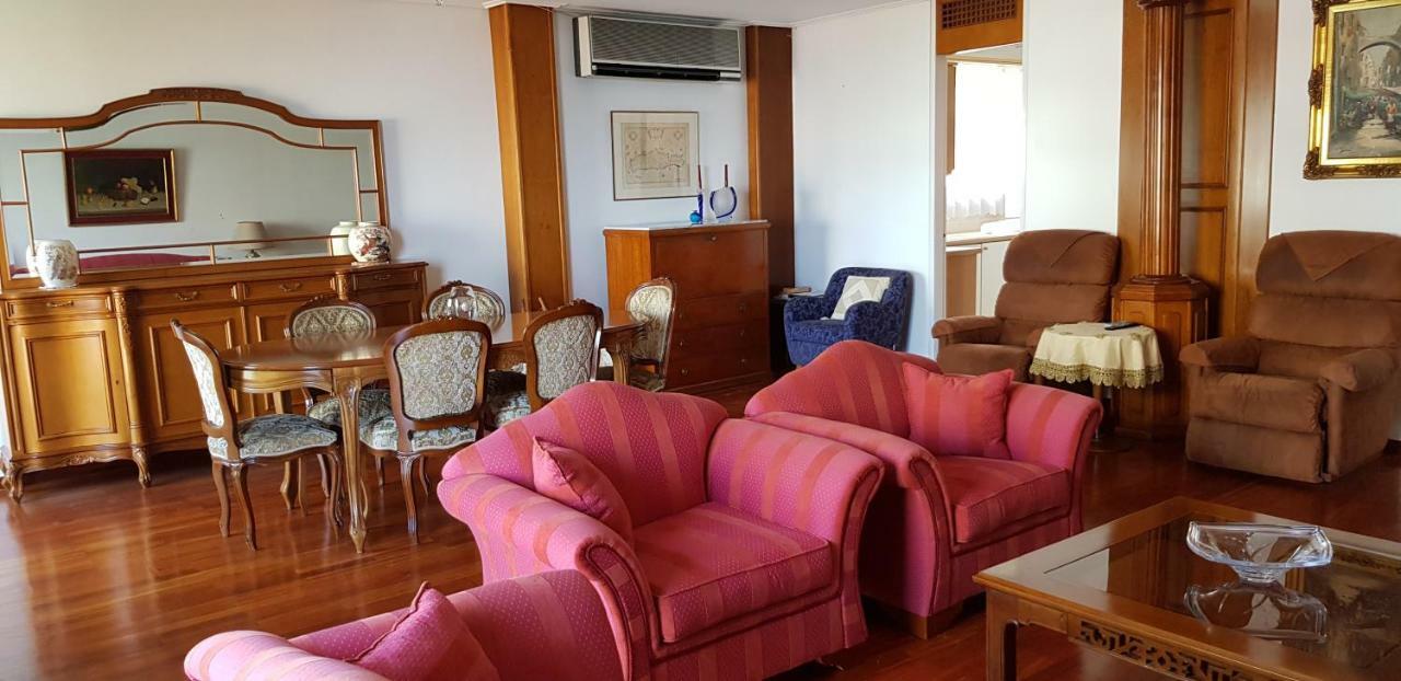 Perfect Beachfront Apartment Атина Екстериор снимка